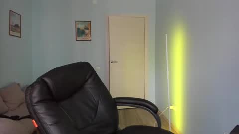 Snapshot of scooby_r chatting on March 2025 01:16:02 PM Thomas brunette and Alex blond online show from March 2025 01:16:02 PM