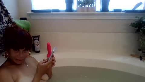 Heyy Strawberry online show from July 2026 07:39:01 PM