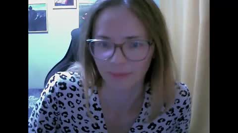 Snapshot of sea_dream chatting on October 2025 04:20:02 AM SEA Dream online show from October 2025 04:20:02 AM