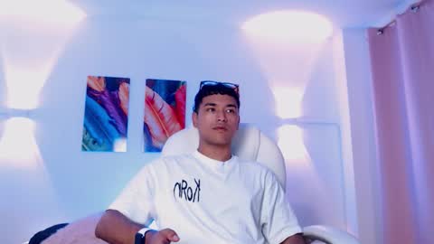 Snapshot of seanstonee chatting on March 2026 01:22:02 AM Sean online show from March 2026 01:22:02 AM