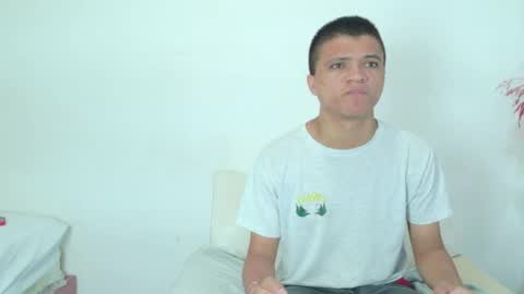 Snapshot of sebas_n_aly chatting on April 2026 01:52:01 AM ely online show from April 2026 01:52:01 AM
