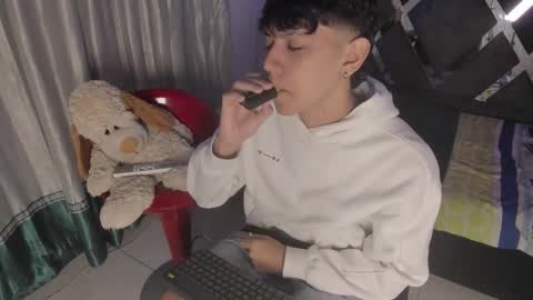 Snapshot of sebas_pretty7 chatting on December 2025 12:33:02 PM sebas_pretty7 online show from December 2025 12:33:02 PM