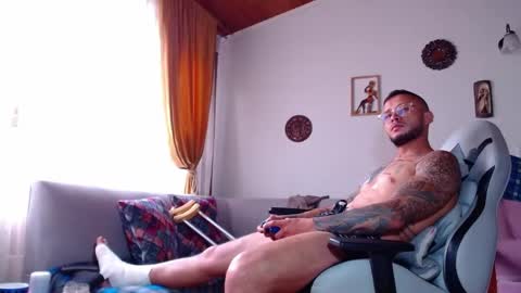 Snapshot of sebastian_025 chatting on June 2026 06:21:02 PM Sebastian online show from June 2026 06:21:02 PM