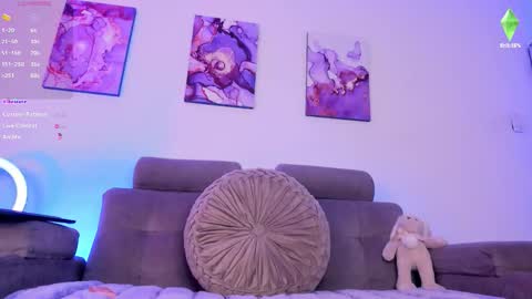     .  INDEPENDENT MODEL online show from March 2026 04:32:01 PM