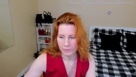 seductive_foxy_ online show from February 2026 05:06:02 PM