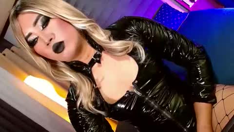 Snapshot of seductive_scarllete chatting on May 2026 05:07:02 PM SCARLETTE online show from May 2026 05:07:02 PM