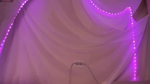 Snapshot of seductive_she_wolf chatting on May 2026 09:13:02 AM seductive_she_wolf online show from May 2026 09:13:02 AM