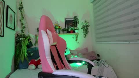 Yeyis  online show from April 2026 03:06:01 AM