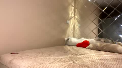 H i  My names is Selena Welcome to my room  Please thumbs up - its important online show from September 2025 03:55:02 PM