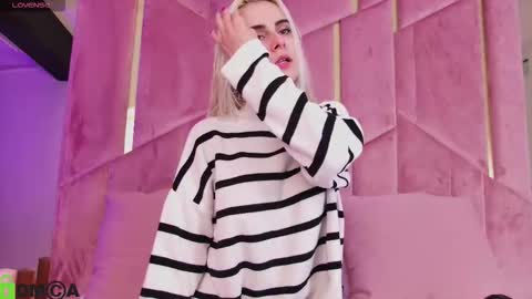 Selena online show from November 2025 04:25:02 AM