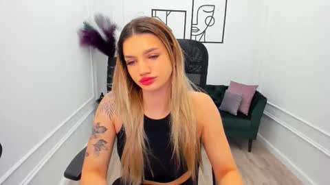 selenaemoore online show from October 2025 03:36:01 AM