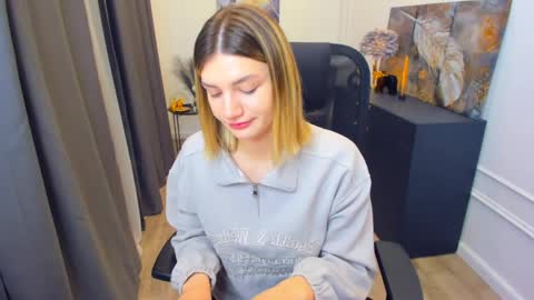 selenaemoore online show from April 2026 03:44:02 AM