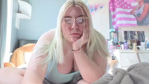 Selene online show from April 2026 03:20:01 PM