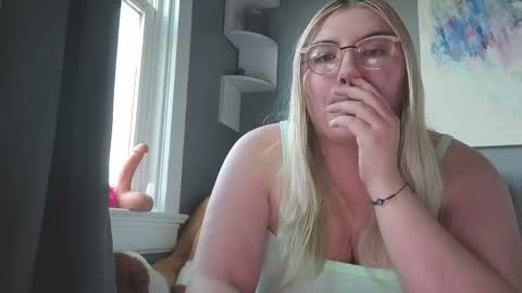 Selene online show from April 2026 11:18:02 PM