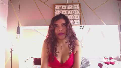 Selene online show from October 2025 05:24:02 PM