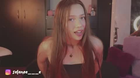 Snapshot of selenee___e chatting on January 2025 04:15:01 AM selene online show from January 2025 04:15:01 AM