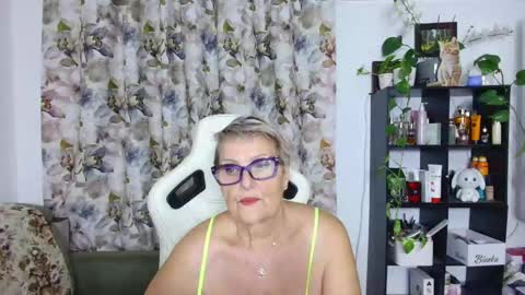 Selenna online show from January 2025 06:52:01 PM