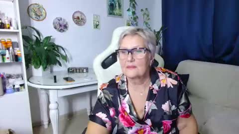 Selenna online show from December 2025 06:14:03 PM