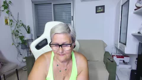 Snapshot of selenna57 chatting on June 2026 05:30:02 PM Selenna online show from June 2026 05:30:02 PM
