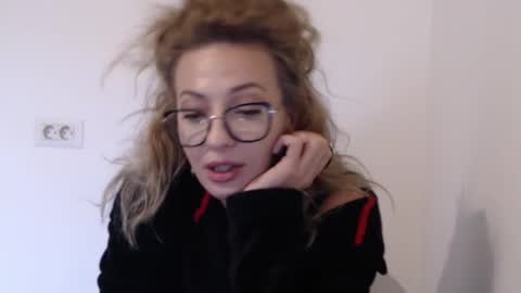 Snapshot of selenna_emma843468 chatting on October 2025 01:51:02 PM Selenna online show from October 2025 01:51:02 PM