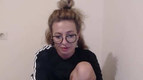 Snapshot of selenna_emma843468 chatting on October 2025 08:51:01 PM Selenna online show from October 2025 08:51:01 PM