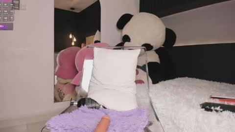 Snapshot of selenne_schmitt chatting on September 2025 10:32:01 PM Selenne online show from September 2025 10:32:01 PM