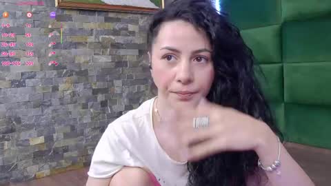Snapshot of selensummer chatting on May 2026 04:07:02 AM Selen online show from May 2026 04:07:02 AM