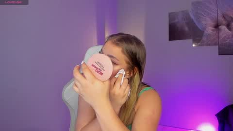 Selyn online show from December 2024 12:22:01 PM