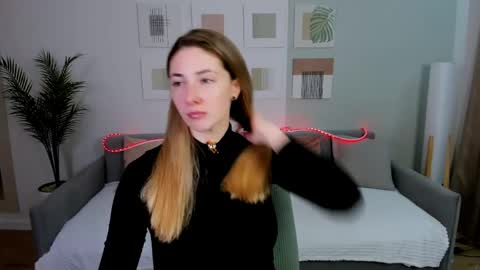 sensitiveheartt online show from April 2026 04:23:01 PM