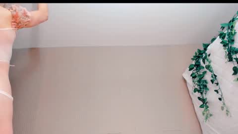 Mia online show from February 2026 10:54:01 PM