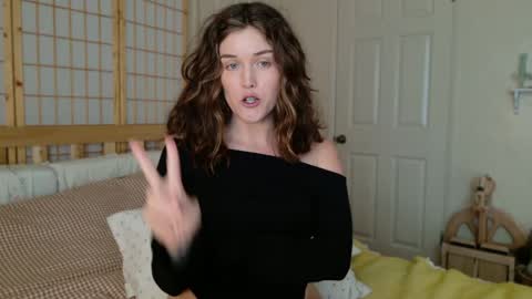 Julia  online show from May 2026 07:54:02 PM