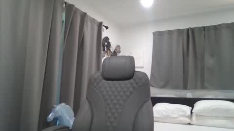 Snapshot of senyai40 chatting on October 2025 05:25:02 PM senyai40 online show from October 2025 05:25:02 PM