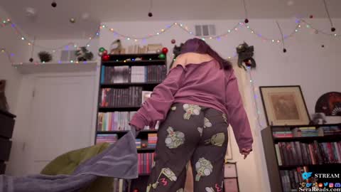 Snapshot of serareads chatting on December 2024 05:51:01 AM SeraReads online show from December 2024 05:51:01 AM