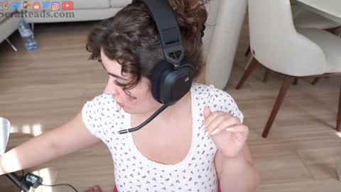 Snapshot of serareads chatting on September 2025 12:15:02 PM SeraReads online show from September 2025 12:15:02 PM