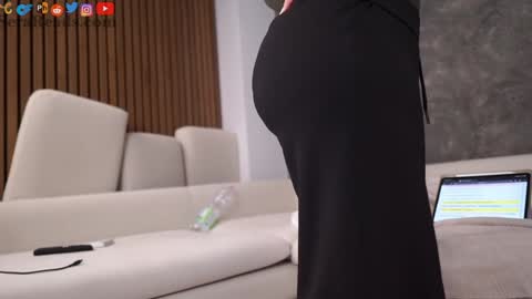 Snapshot of serareads chatting on October 2025 12:25:02 PM SeraReads online show from October 2025 12:25:02 PM