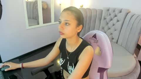 Snapshot of seren_bleck chatting on February 2025 10:17:02 AM Seren Follow me online show from February 2025 10:17:02 AM
