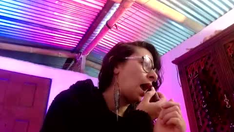 Serena Xyz online show from December 2025 07:19:02 PM