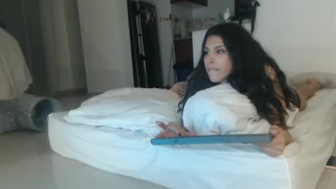 sararoussee online show from December 2025 02:16:02 AM