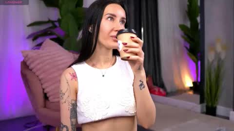 Snapshot of serenavelour chatting on October 2025 10:16:01 AM Serena online show from October 2025 10:16:01 AM