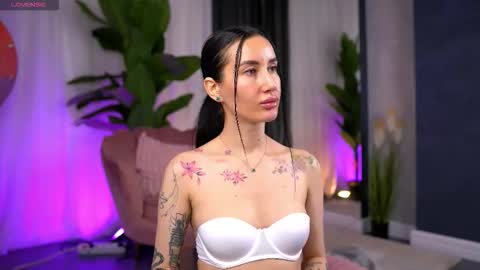 Snapshot of serenavelour chatting on October 2025 10:03:02 AM Serena online show from October 2025 10:03:02 AM