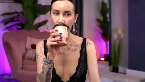 Snapshot of serenavelour chatting on October 2025 11:11:02 AM Serena online show from October 2025 11:11:02 AM