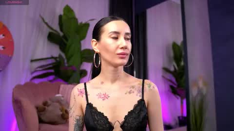 Snapshot of serenavelour chatting on November 2025 11:10:01 AM Serena online show from November 2025 11:10:01 AM