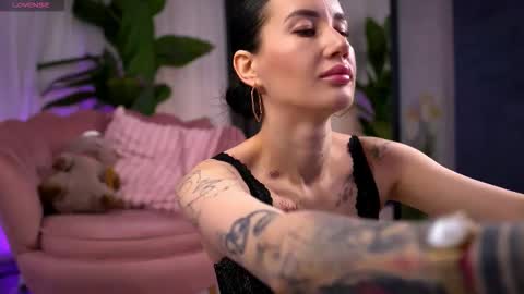 Snapshot of serenavelour chatting on November 2025 11:10:01 AM Serena online show from November 2025 11:10:01 AM