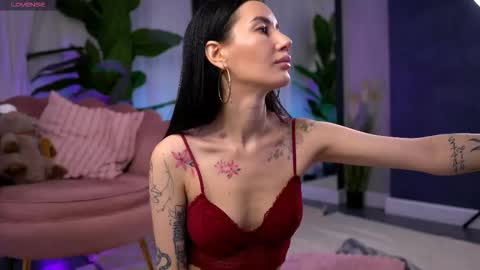 Snapshot of serenavelour chatting on November 2025 10:59:01 AM Serena online show from November 2025 10:59:01 AM