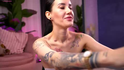 Snapshot of serenavelour chatting on November 2025 11:10:01 AM Serena online show from November 2025 11:10:01 AM