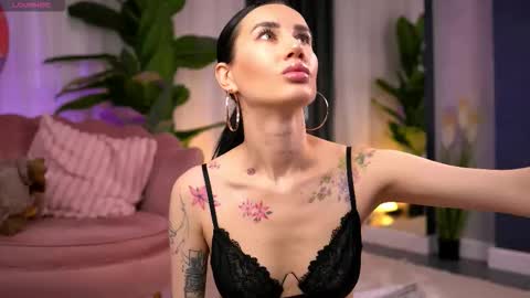 Snapshot of serenavelour chatting on November 2025 11:20:02 AM Serena online show from November 2025 11:20:02 AM