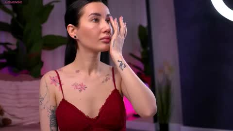 Snapshot of serenavelour chatting on November 2025 11:36:02 AM Serena online show from November 2025 11:36:02 AM