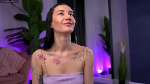 Snapshot of serenavelour chatting on November 2025 11:09:02 AM Serena online show from November 2025 11:09:02 AM