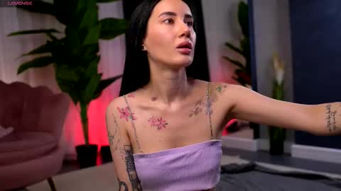 Snapshot of serenavelour chatting on December 2025 11:59:01 AM Serena online show from December 2025 11:59:01 AM