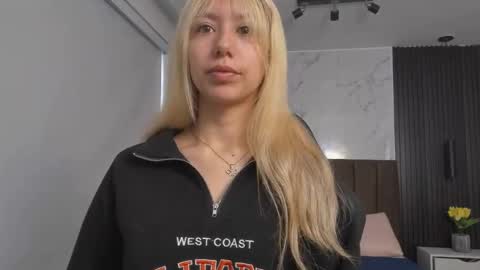 Serene online show from October 2025 01:20:01 PM